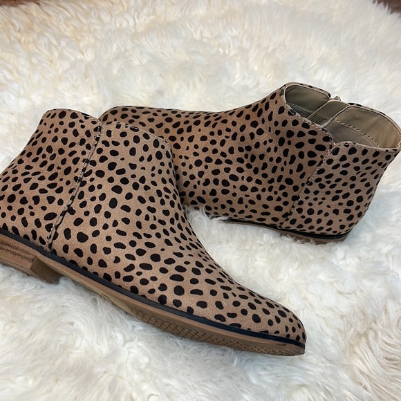 3/$25 Girls animal print booties - Picture 1 of 4